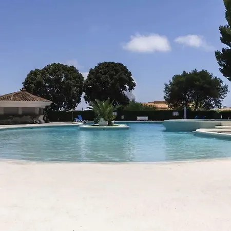 度假居 Holiday Park *